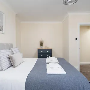  Apartment Modern 3 Bedroom - Sleeps 6 United Kingdom
